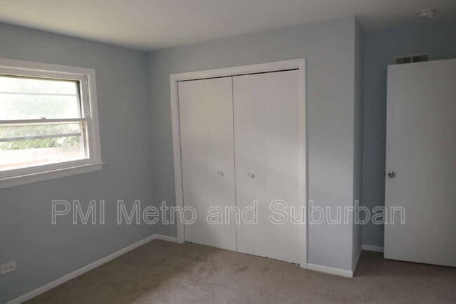 Building Photo - 22750 Valley Dr