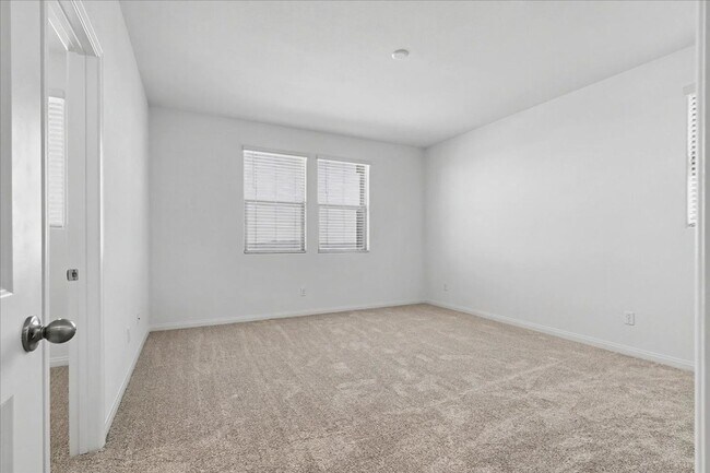 Building Photo - 72 Hornbeck Ln