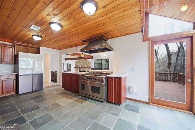 Building Photo - 530 Matterhorn Way