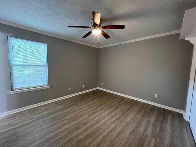 Building Photo - 3 bedroom 2 bath home in Village Green