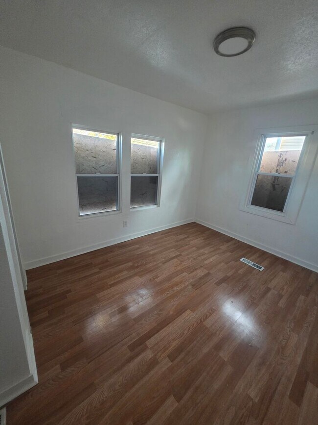 Building Photo - LIMITED TIME**NO APPLICATION FEE**1/2 OFF DEPOSIT**