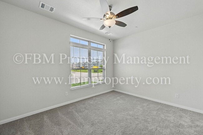 Building Photo - 2109 Luna Dr