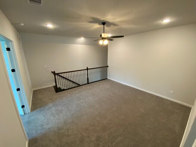 Building Photo - 2103 Pueblito Dr