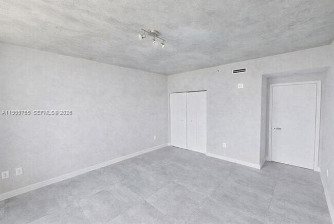 Building Photo - 3250 NE 1st Ave