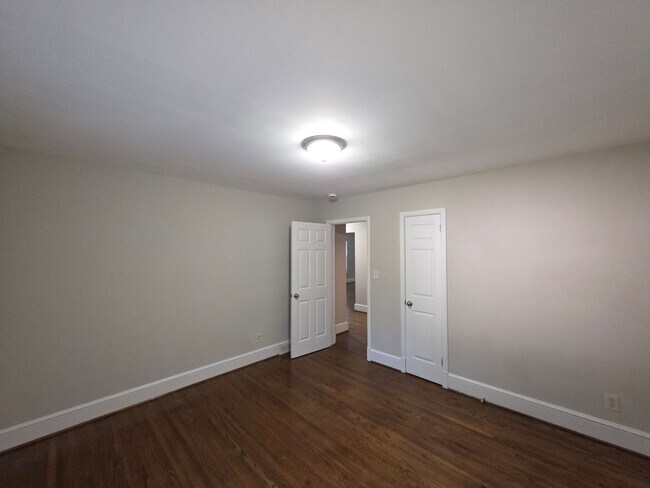 Building Photo - 4134 Sheridan Dr