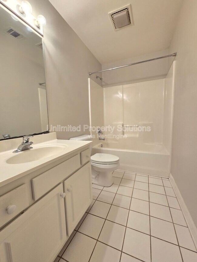 Building Photo - 5006 Carleton Dr