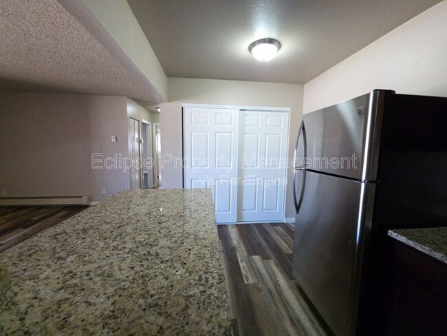 Building Photo - 512 Bell Ct