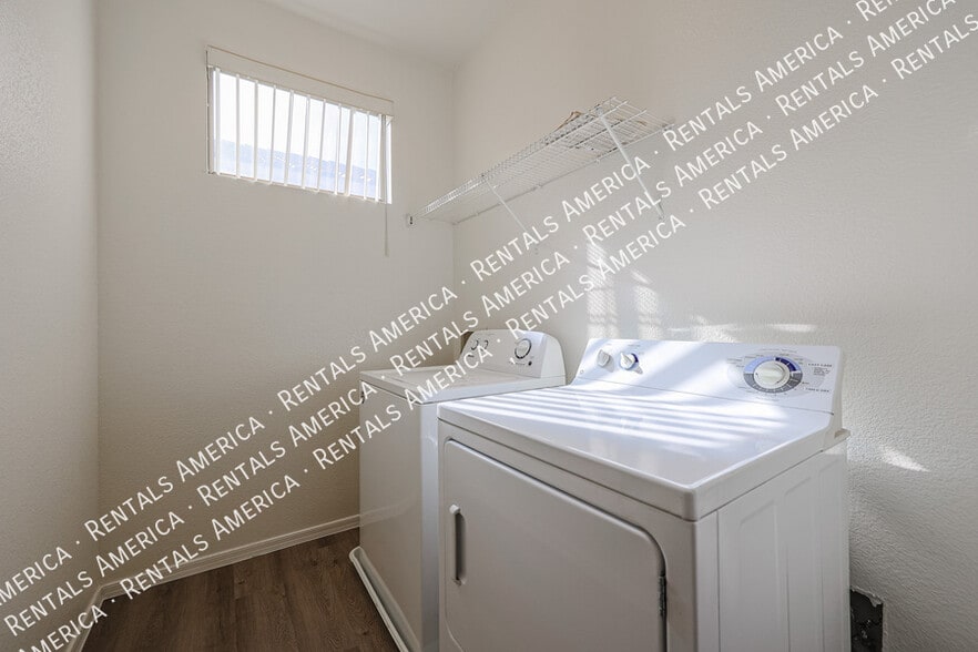 Building Photo - 3672 E Sundance Ave