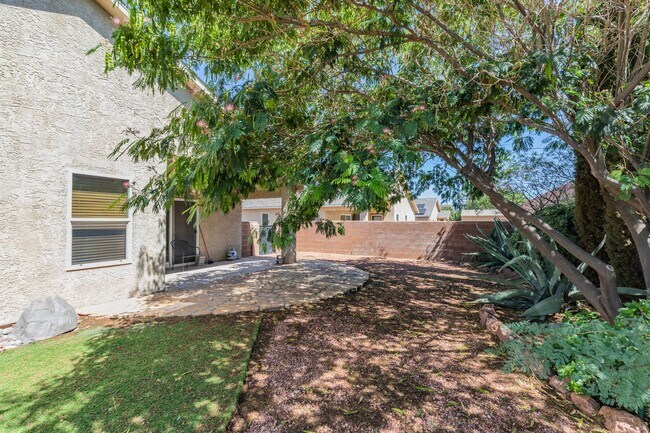 Building Photo - Spacious 4 Bedroom Home