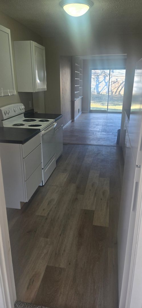 Building Photo - Newly Renovated