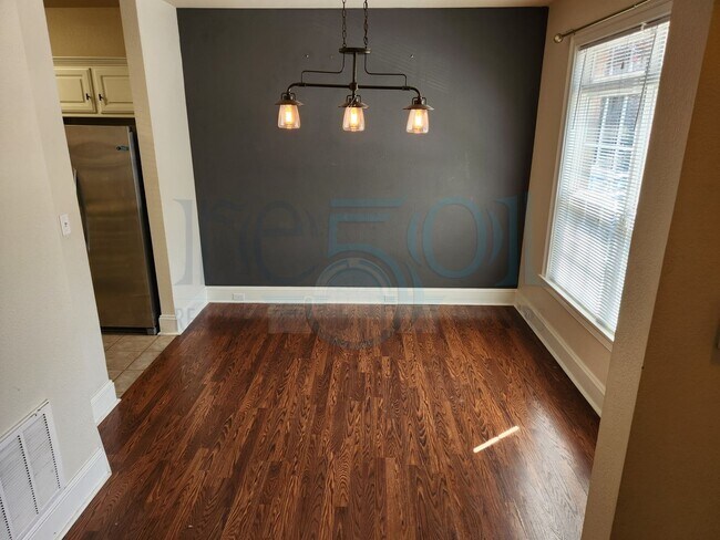 Building Photo - *Coming Available in October* Pride of ownership shines in this convenient Midtown, 2 BR & 2.5 BA...
