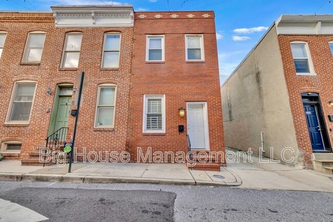 Building Photo - 226 N Madeira St