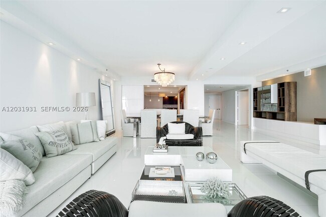 Building Photo - 2711 S Ocean Dr