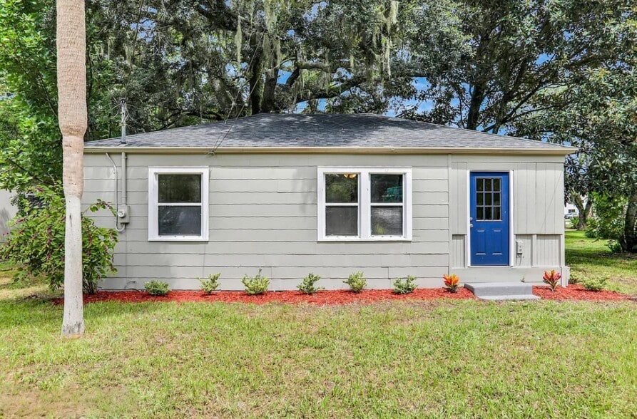 Building Photo - 3143 Home Park Cir N