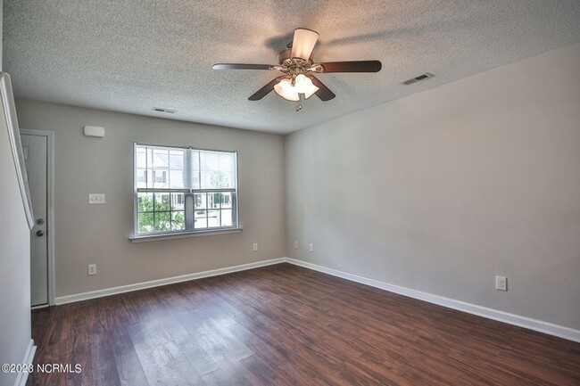Building Photo - 4001 Banister Loop