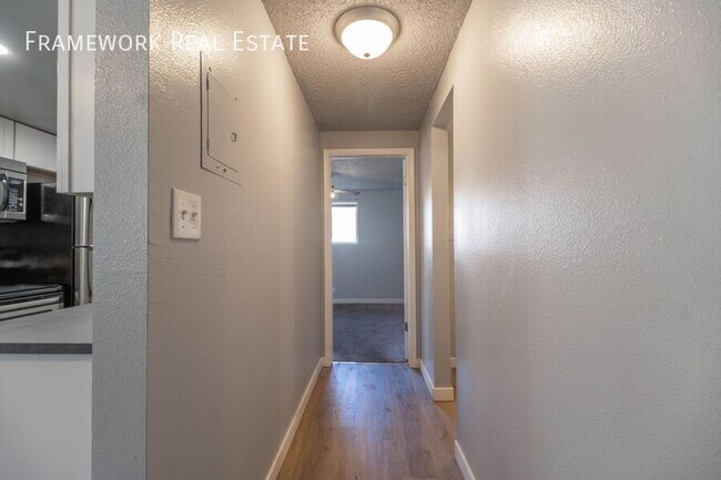 Building Photo - 828 12th St