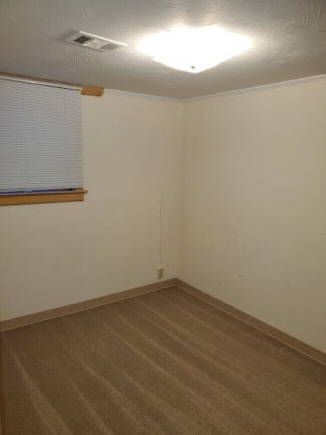 Bedroom - 3260 Mohawk St