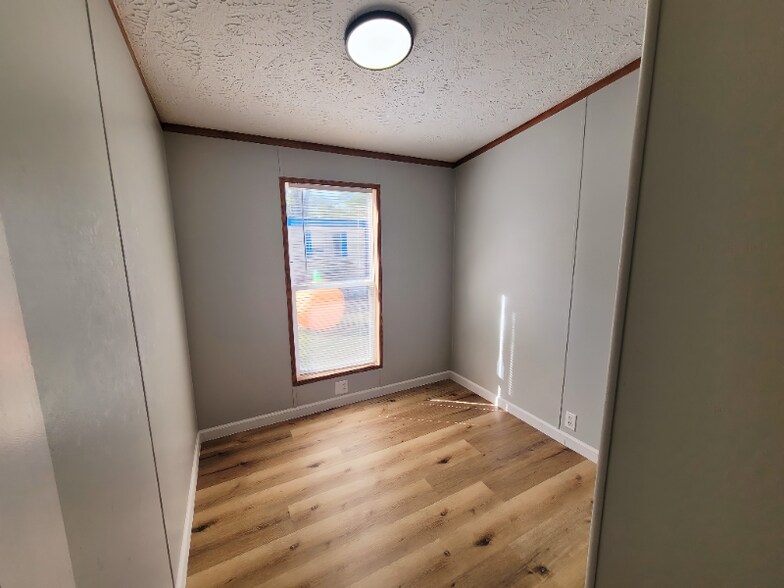 Building Photo - 44 Deerwood Park