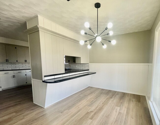 Building Photo - Gorgeous! Completely Remodeled 3/2/2 in Ba...