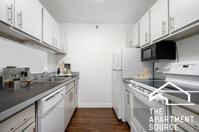 Building Photo - 1000 N La Salle Dr