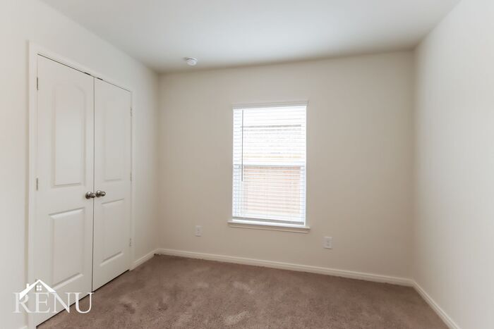 Building Photo - 10474 Sweetwater Creek Dr