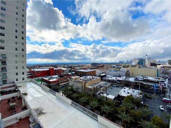 Building Photo - 150 Las Vegas Blvd N