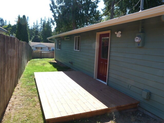 Building Photo - APPLICATION PENDING - Updated Rambler