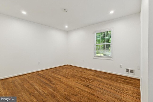 Building Photo - 8326 Briar Creek Dr