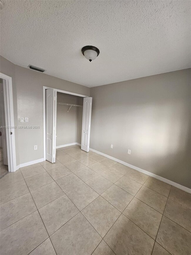 Building Photo - 2527 W 76th St