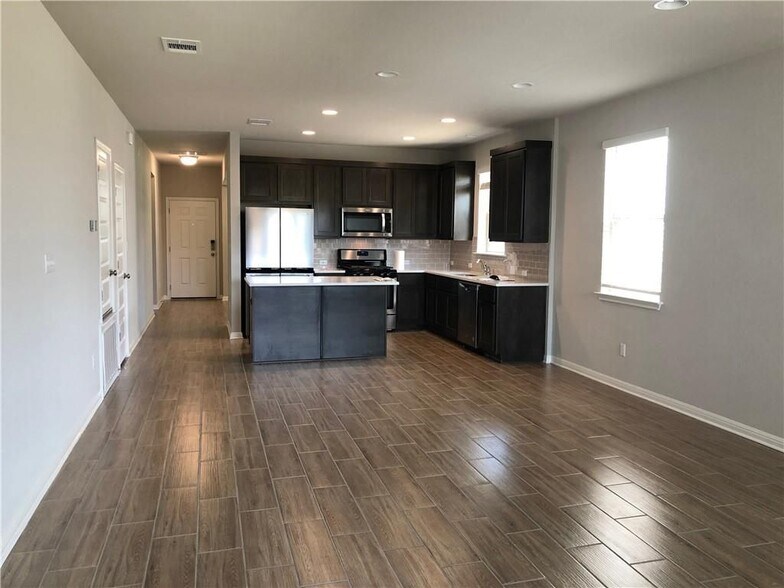 Building Photo - 2553 Pecan Island Dr