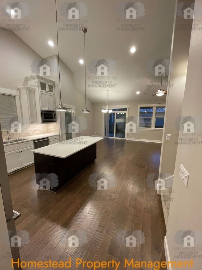 Building Photo - OUTSTANDING SOUTH SALEM LOCATION!