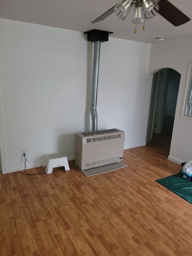 Building Photo - Quaint 2 bed