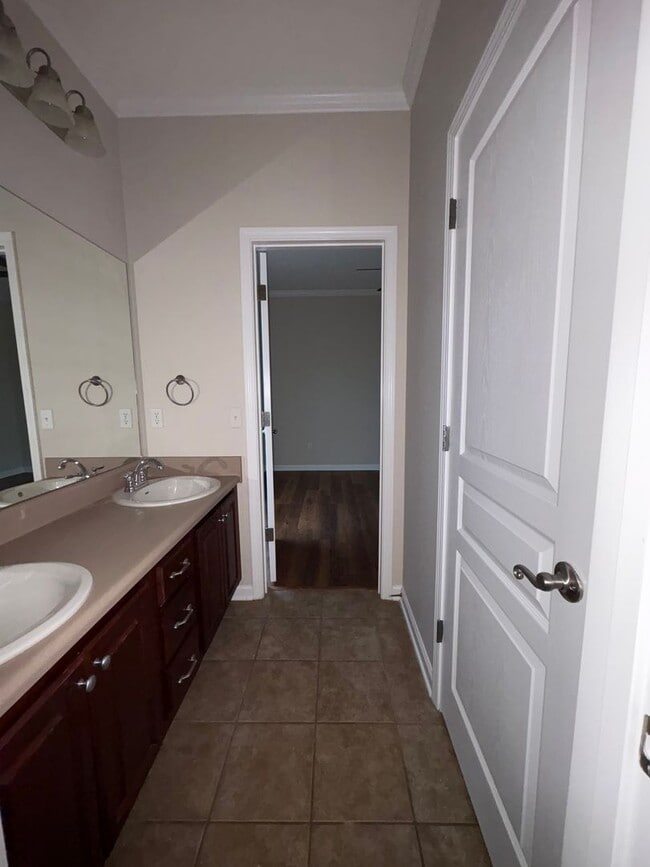 Building Photo - Cotton Creek!!!