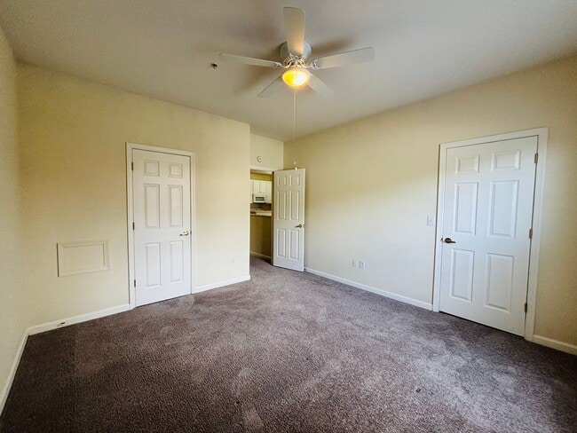Building Photo - 215 S Knollwood Dr