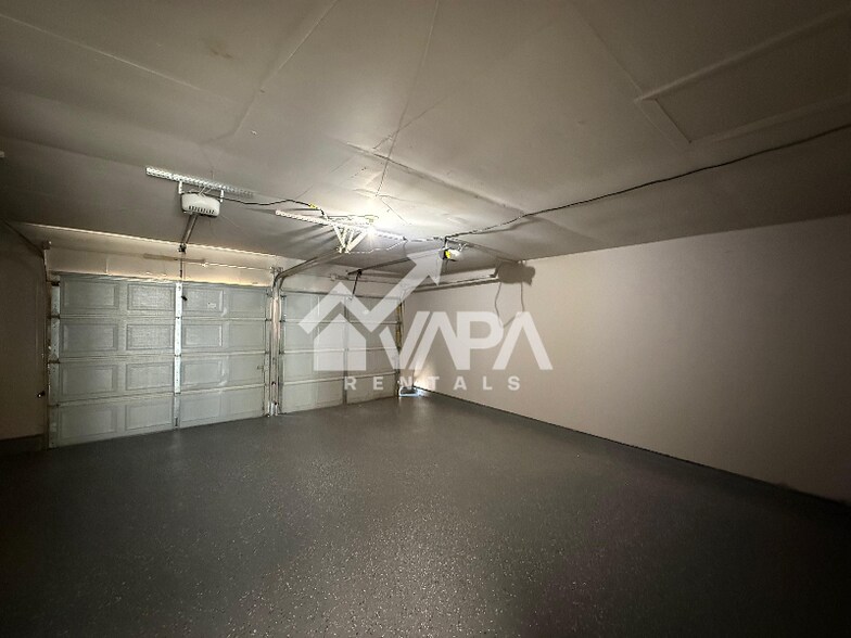 Building Photo - 826 Thrasher Dr