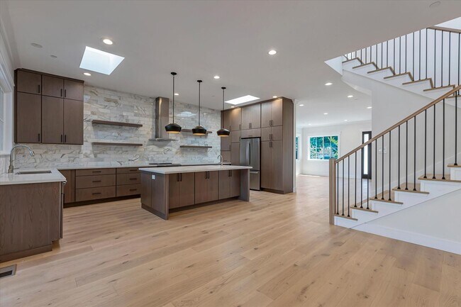 Building Photo - Newer High-Tech Home | Top Schools | Great...