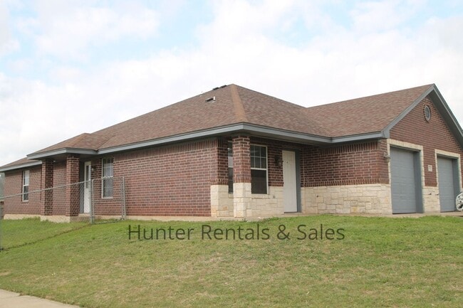 Primary Photo - Spacious Duplex!