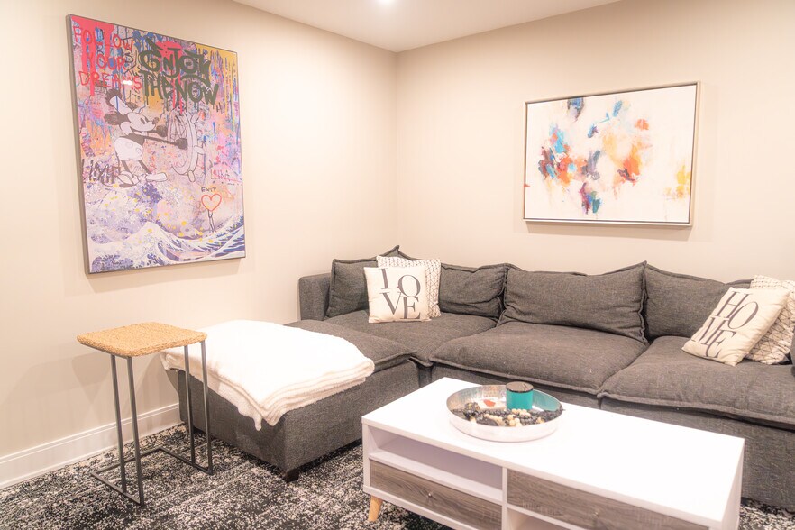 Building Photo - 279 Suffolk Ave