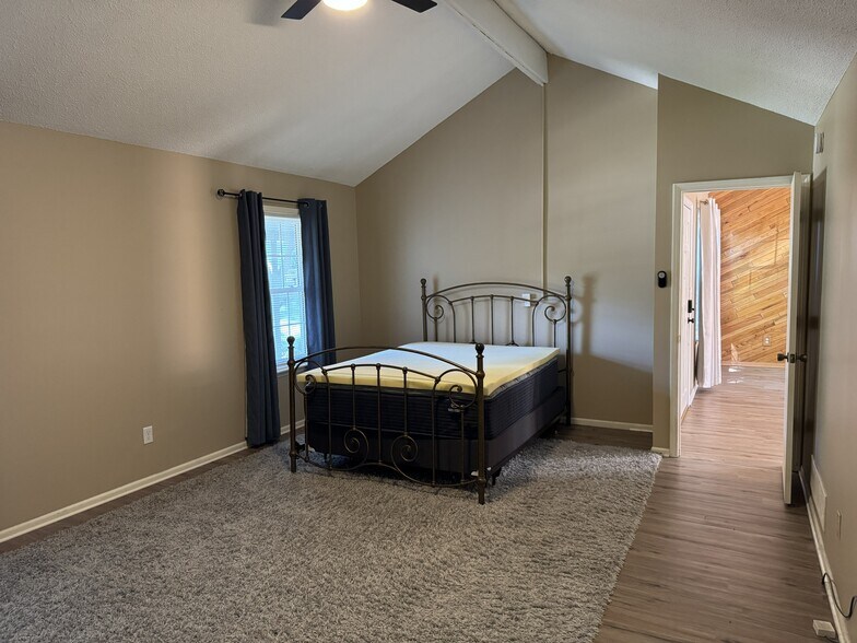 Building Photo - 10121 Edelweiss Cir