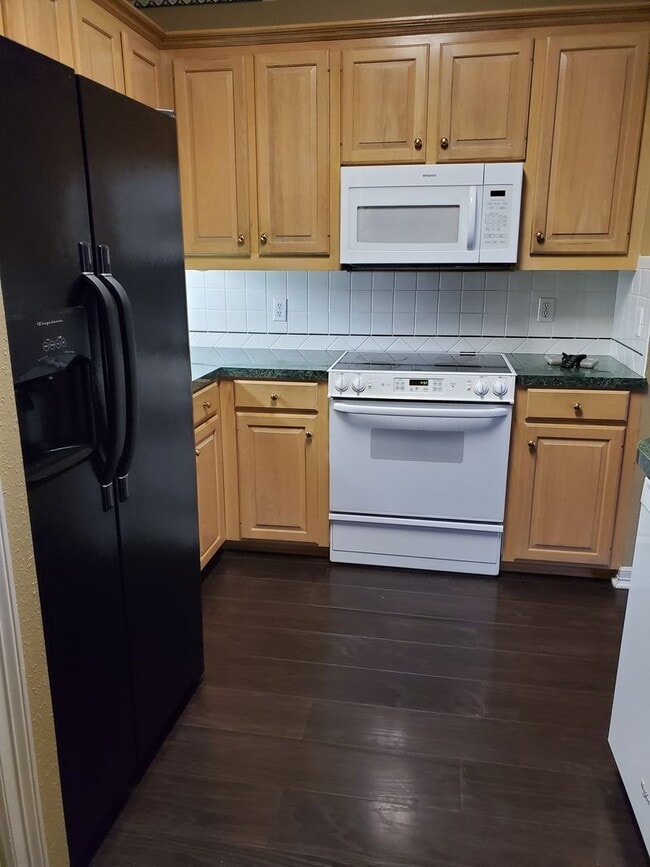 Building Photo - 3635 Green Acres Dr