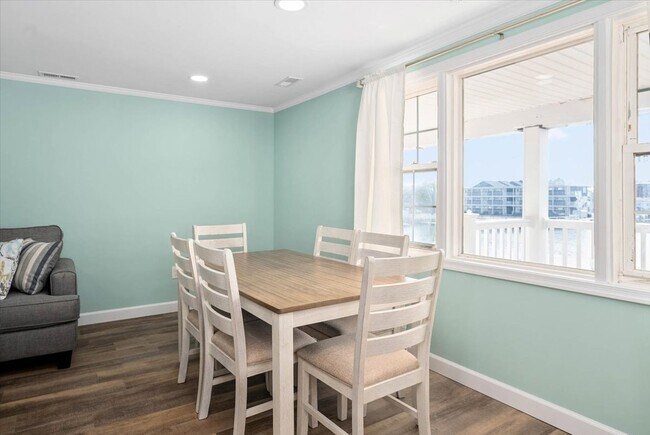 Building Photo - 322 Bayshore Dr