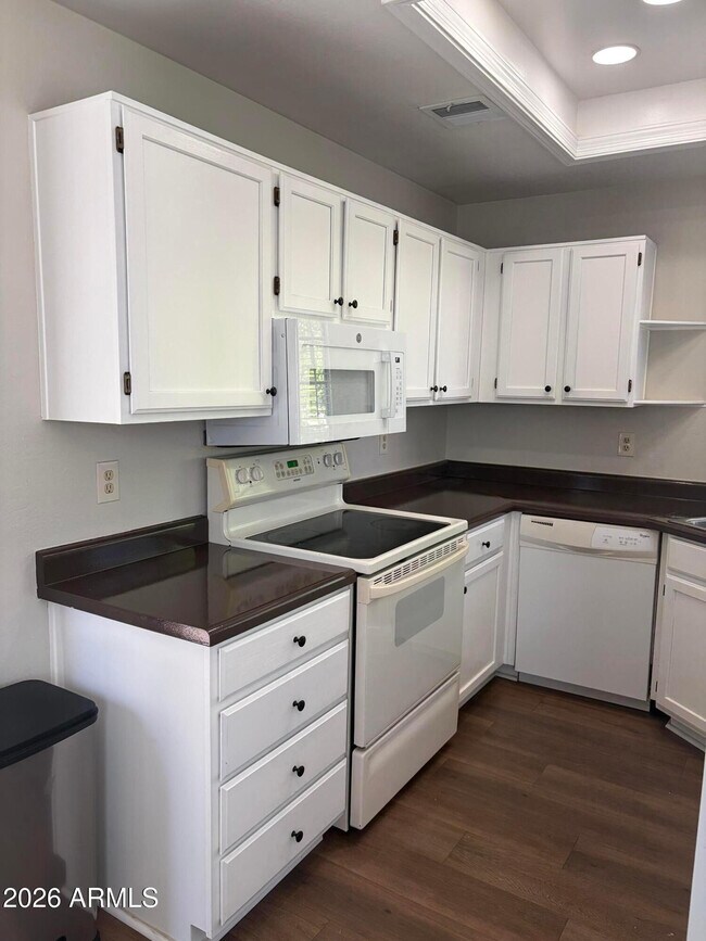 Building Photo - 930 N Mesa Dr