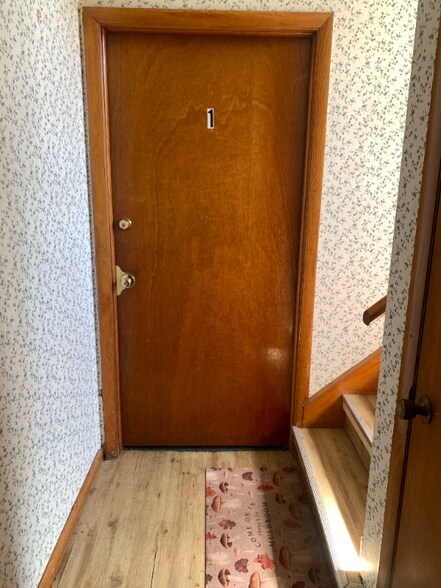 Building Photo - 102 Oakwood St