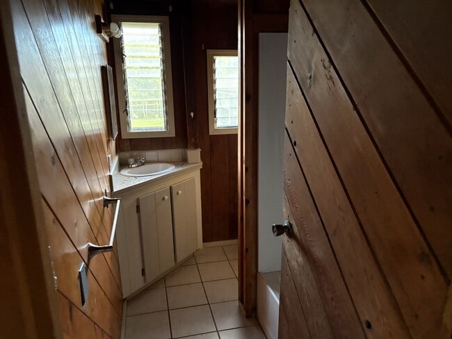 Building Photo - 16-2065-2065 Lauhala Dr