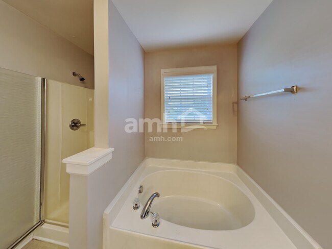 Building Photo - 912 Pristine Ln