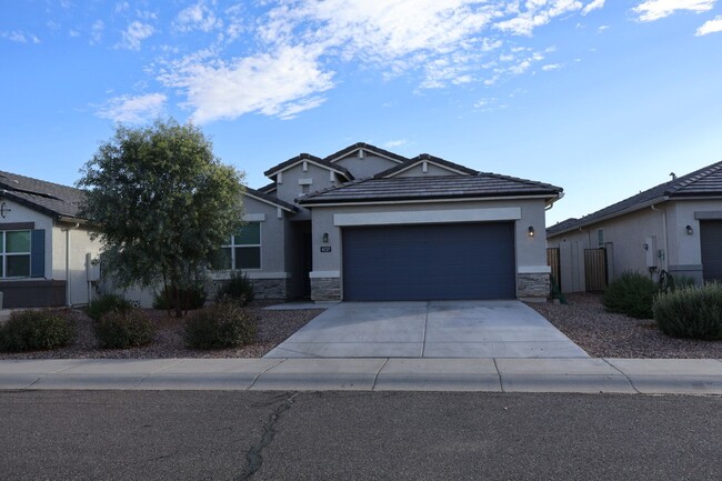 Building Photo - 4 bedroom 2 bath home!