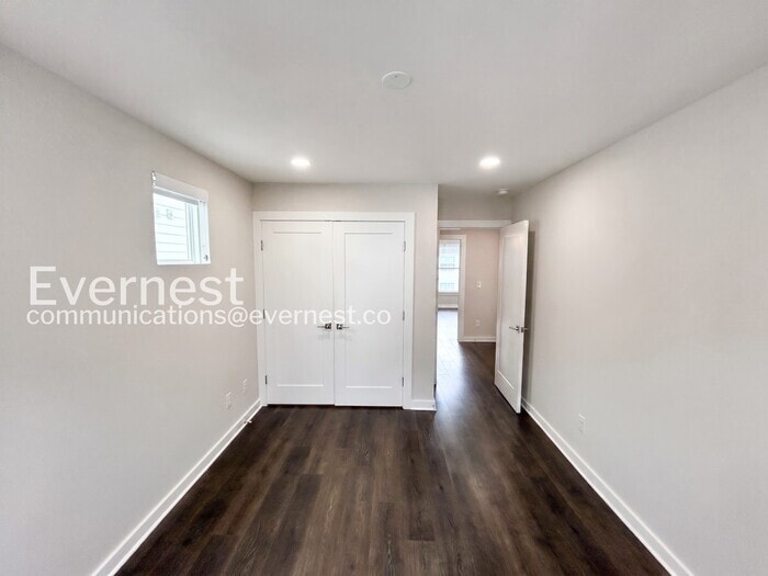 Building Photo - 304 Jeffries Wy