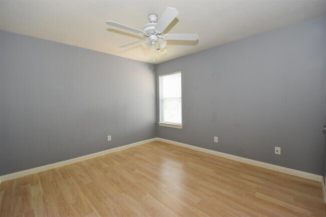 Building Photo - 26986 Crown Haven Dr