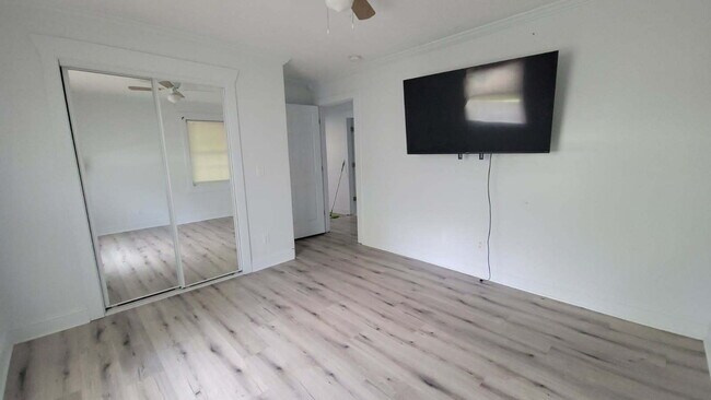 Building Photo - Charming 2-bedroom, 1-bath single-family home conveniently located in Nashville.