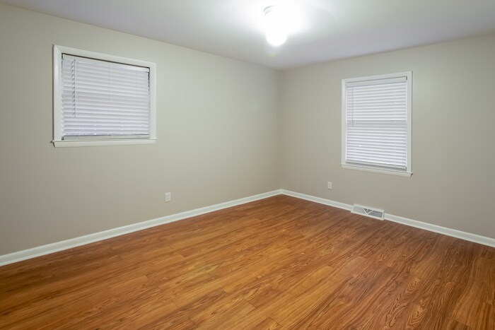 Building Photo - 204 Finch St
